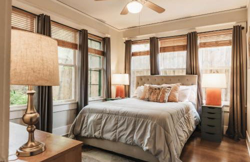 Holiday Group Winter Retreat at 4BR Victorian Home in UT Campus& Downtown - Foto 29