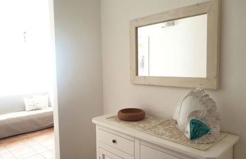 Capo Figari 13, Appartamento spazioso nel centro di Golfo Aranci con terrazza vista mare, Wi-Fi, parcheggio gratuito - Foto 11