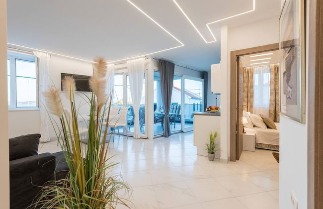 Good Life, Luxury Seafront Apartment - Photo 17