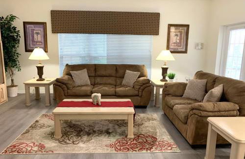 Lakefront Getaway LG South Facing Pool Hot Tub Pool Table & BBQ - 2 miles Disney - Foto 25