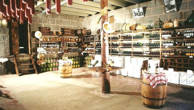 Dentro de las bodegas de vino