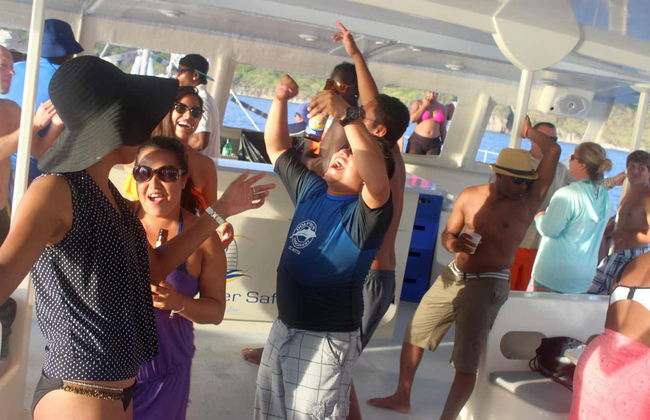 Festa de barco pelas ilhas de São Cristóvão e Nevis - Foto 2