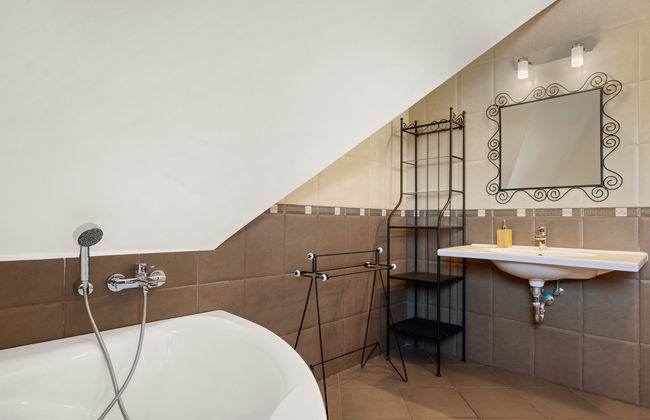 4 bedroom House in Siófok with private pool and garden - Photo 21