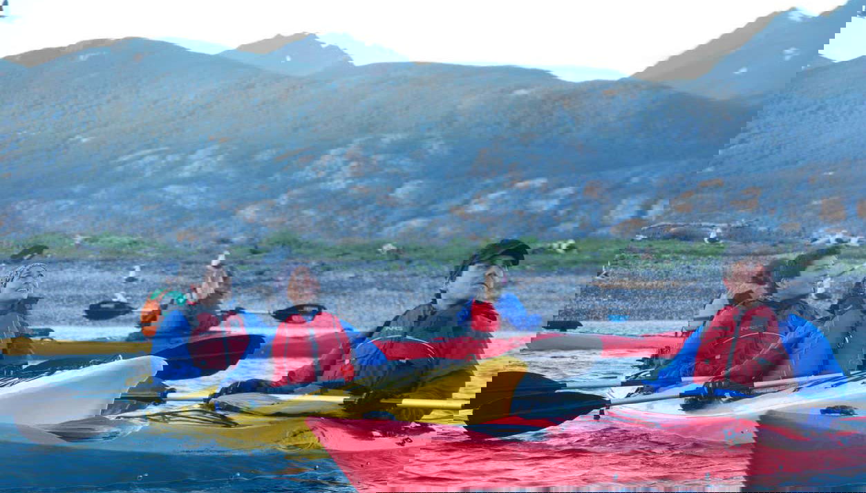 Navegando en kayak por el Canal Beagle