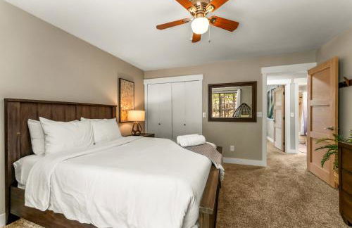 Spacious Comfort in Scenic Monument - Foto 38