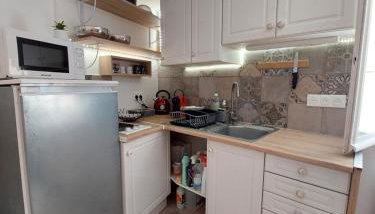 Hyères studio refait à neuf dans la cité médiévale - Foto 5, stove, toaster, minibar