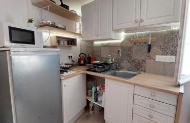 Hyères studio refait à neuf dans la cité médiévale - Foto 5