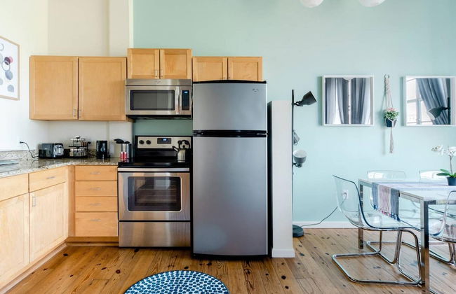 Hip & Vibrant 2 Bedroom Apartment with Parking & Wifi - Foto 27