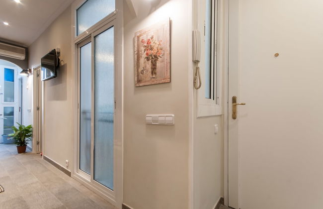 Lovely and Central 4 BR Apartment - Photo 3