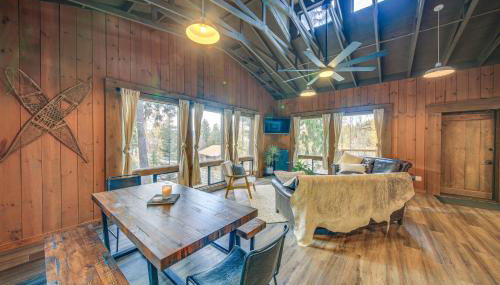 Bonners Ferry Cabin with Wraparound Deck and Views! - Foto 5