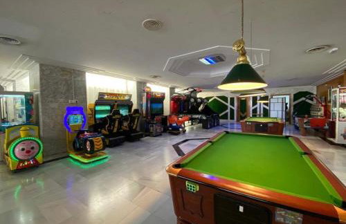 Benalbeach Beauty- Sunny studio with ocean views, balcony, and windows in every room - Foto 21