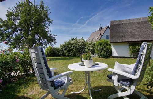 strandnahe Idylle am Meer, private Badestelle mit Strandkorb - Gutshof Ostseeblick FeWo Nr 04 - Photo 13