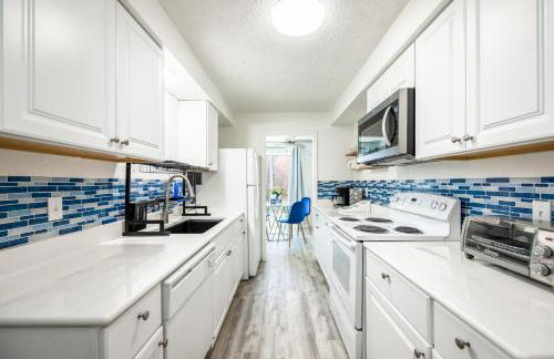 Fresh & Comfy House with Hot Tub, Pool Table, & BBQ - Foto 19