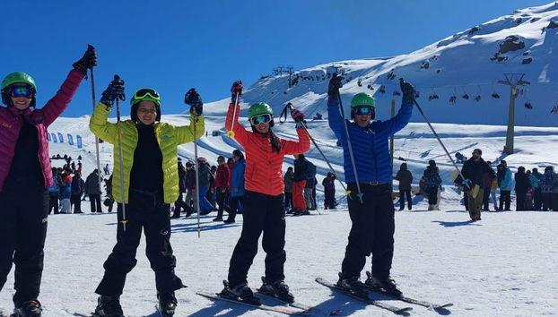 Grupo preparado para a aula de esqui!