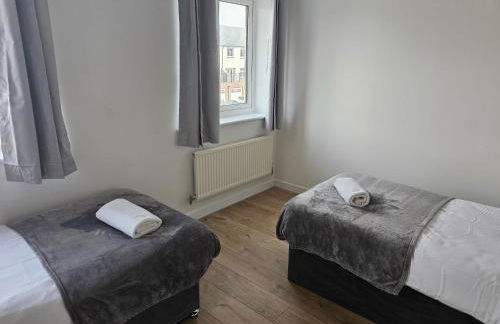 Homington House Long Stays Sleeps 7 Free Parking - Foto 17