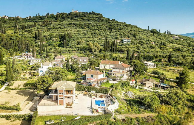 Maggie Alonia - Photo 36