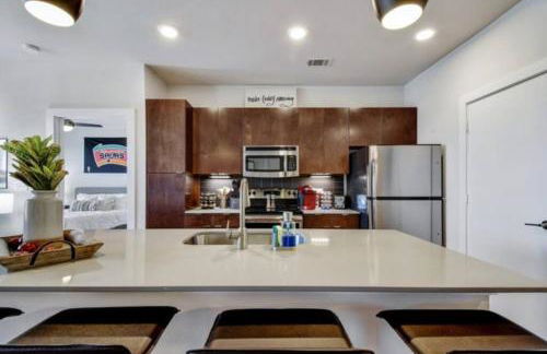 2BR Southtown Apartment FreeParking Wifi Pool Gym - Photo 19