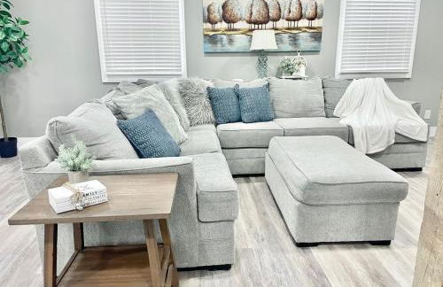 Rustic Chic in Charming Center Grove w Fenced Yard - Foto 6