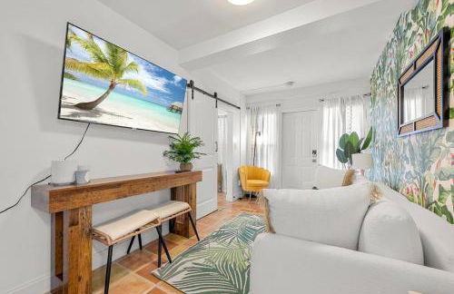 Bright and Airy Apartment on Flamingo Dr - Foto 21