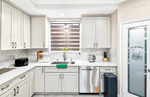 Spacious 9BR Home with Parking and Near DTLA - Foto 40