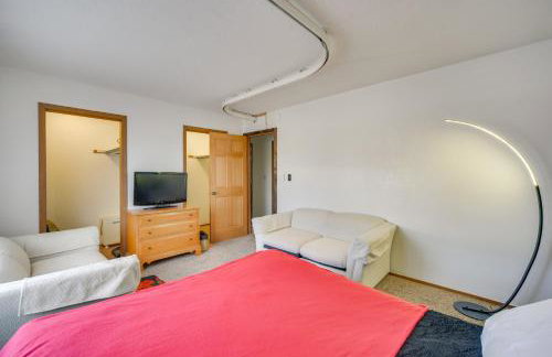 Walk to Crooked Lake Beach and Dtwn! Home with Patio - Foto 20