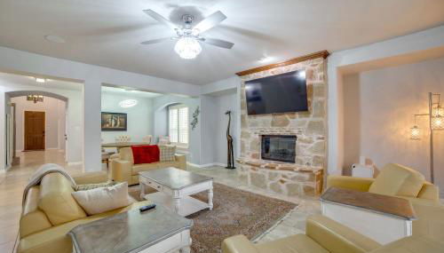 Great for Gatherings! Stylish Allen Home with Patio - Foto 2