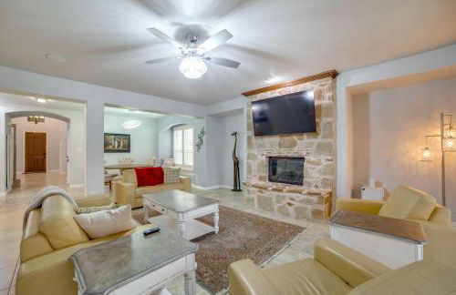 Great for Gatherings! Stylish Allen Home with Patio - Foto 2