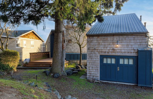 Deck Views, Fire Pit, Pool, 3 Mins to Beach Madrona Tree Retreat by Avantstay - Foto 42