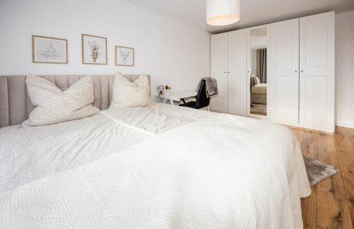 Moderne 2-Zimmer-Wohnung mit atemberaubender Skyline Aussicht auf Frankfurt! - Foto 11