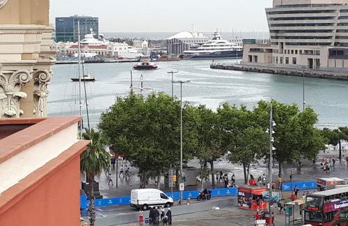 Beautiful Apartment on Las Ramblas with Port views - Photo 39