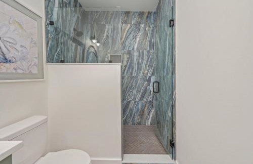 2 Blocks to the Beach! Pool & Golf Cart, Sleeps 21 - Foto 79