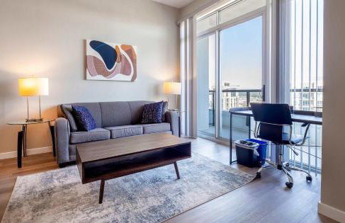 Spacious Harbor Apt with Balcony - Foto 8