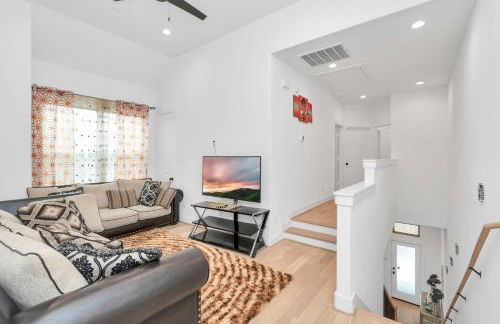 Tranquil Downtown Escape with Backyard - Photo 44