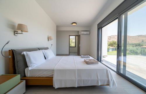 Villa & Stone House with Pool, 10 Mins to Skala Eressos Beach - Foto 63