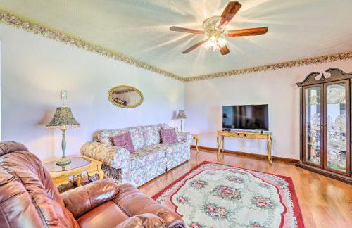 Charming Williamstown Retreat with Private Yard - Foto 3