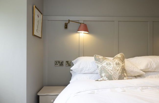 JOIVY Exceptional Cottage W/ Stunning Country Views - Photo 10