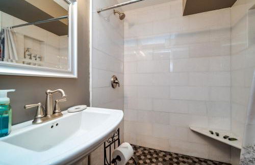 Antique Charm 3BR Gourmet Kitchen & Large Yard - Foto 36