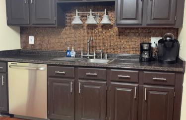 Cozy Home with Sparkling Pool/Pet Friendly - Photo 7