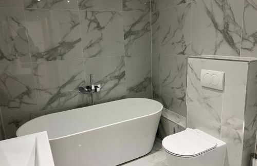 Starlight Lodge - 4 bedroom Barn with Hot Tub! - Foto 17