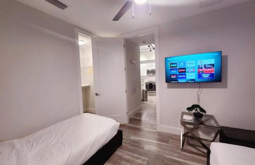 Lux property great for 1 to 8 Guests-family trip ,5Beds 2Rooms Staycation with Gym and EV, proximity to Downtown and Beaches - Foto 9