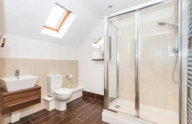 9 College Court Spacious, Modern 4-Bed Townhouse in York - Pass the Keys - Foto 22