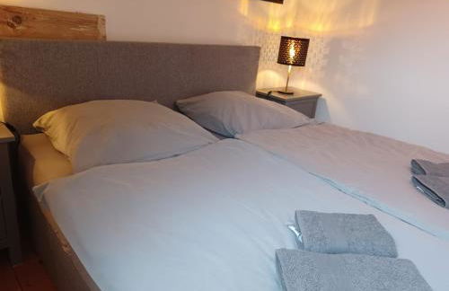 Schlossblick Apartment für 4 mit Küche Kamin Netflix Parken und Hofladen - Foto 18