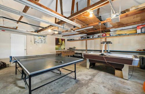 Spacious Family Home with Garage Game Room and Office! - Photo 11