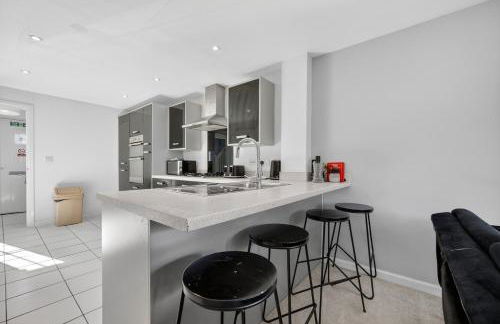 Spacious 4BR Newport Home - Ideal for Families & Groups - Foto 20