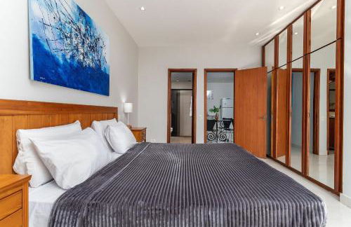 (1806) A 150 Metros da Praia do Leblon com Academia, Arrumação Diária, Vista Mar e Vista para o Cristo - Photo 35