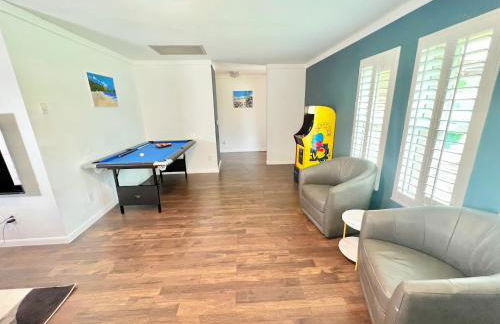 Dream Vacation Home w Heated Pool Close to Beaches Clearwater St Pete Quiet with Big Backyard - Foto 14