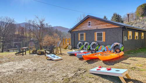 Remote Home with Deck and Grill in Scenic Tuckasegee! - Foto 3