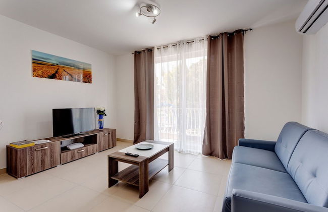 Modern 1BR Apartment in a Central Location - Photo 8