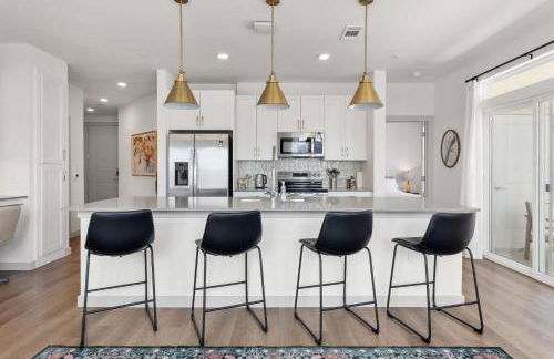 Bright Spacious 2BR 2BA Open Layout - Foto 5