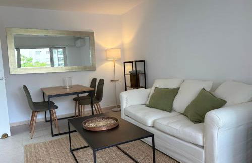 Marbella Beachside Apartment - 1 Min Walk to beach - Photo 16